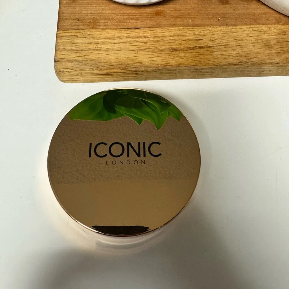 Iconic London-Ultimate Bronzing Powder- color- Warm Bronze-NIB